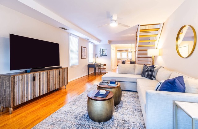New Eastport home Parking, dog-friendly, steps to shops with backyard
