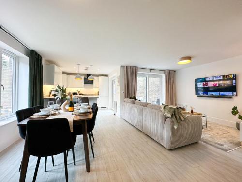 NEW Edwin Bing Mews -Luxury City Centre Home - FREE Parking