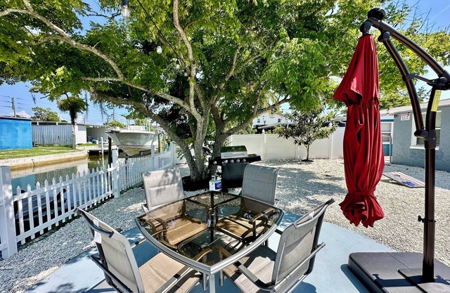 NEW! Facing Canal w/Grill, Outdoor Hangout Area & Cornhole