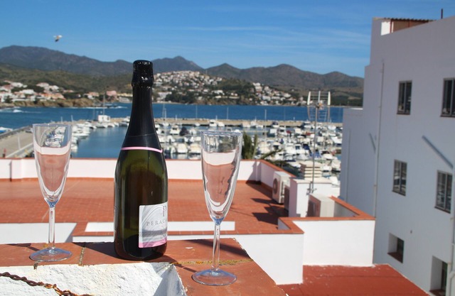 MAISON DE PÊCHEUR NEUVE COMPLÈTEMENT RÉFORMÉE 50 m. DE LA PLAGE