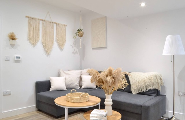 New Flat near Luton Airport *FREE Parking*