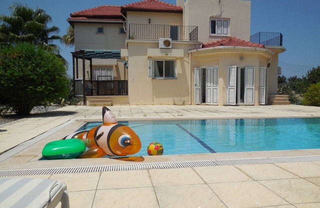 * NOUVEAU POUR OCT '19 * - Belle villa avec piscine à Lapta, près de Girne, Chypre du Nord