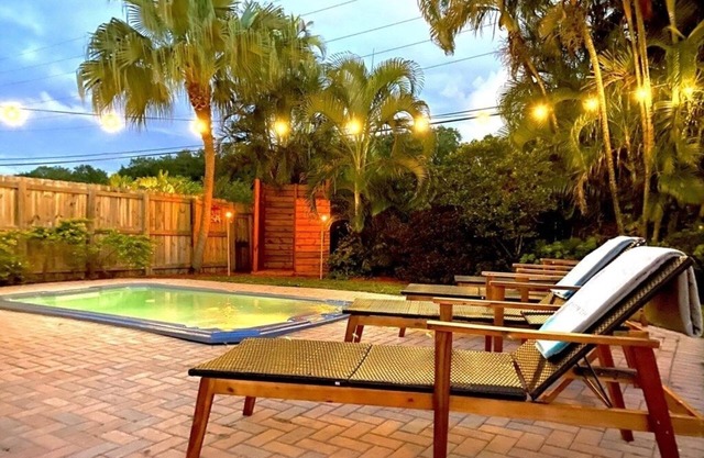 NEW! Fox Island Heated Spa- Downtown & Beach
