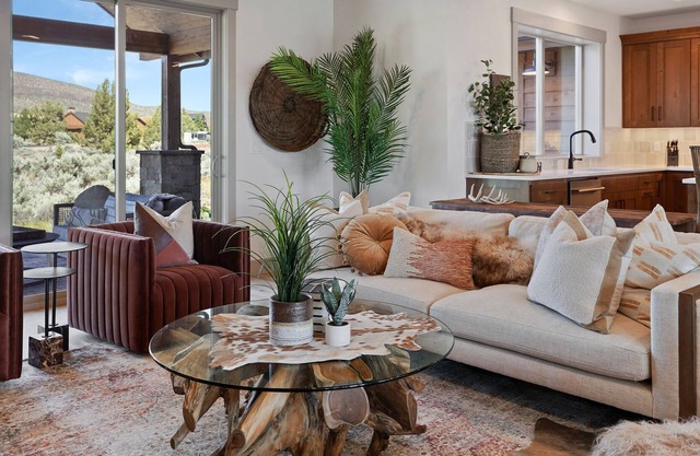 Juniper Mesa at Brasada - Brand new, Gorgeous Decor, Resort Pool and Private Hot Tub