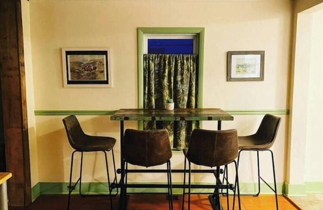 NEW!!! H Street Retreat*** Cowboy Chic Bungalow*****