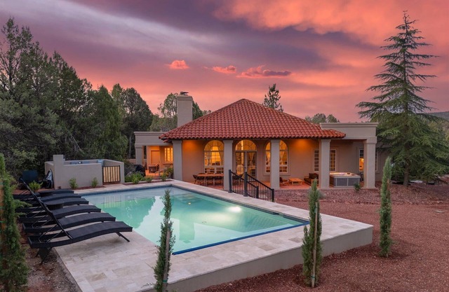 Game Room & Outdoor Fun: Hot Tub, Games, BBQ + More