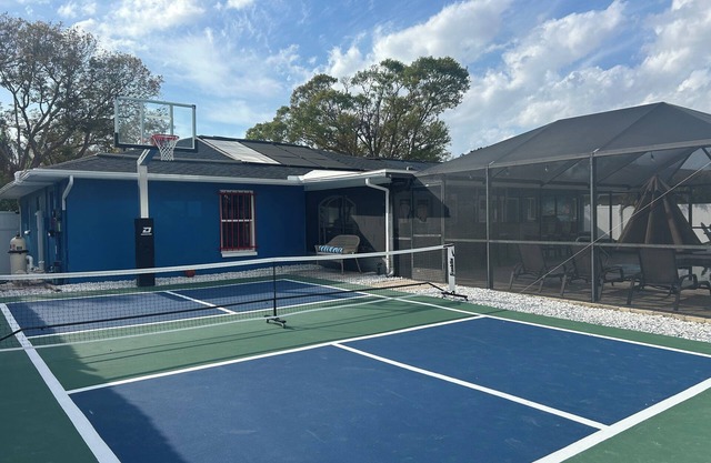 NEW Heated Pool, Pickleball/Basketball, Sauna, Fire Pit, Outdoor Kitchen