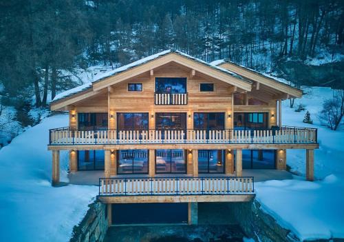 New high standing chalet