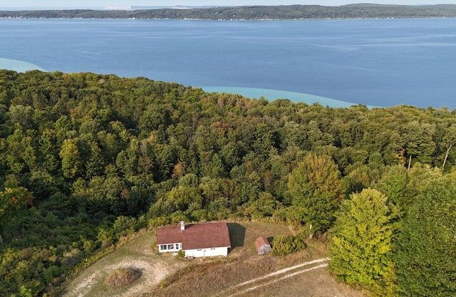 New! Hill Hideaway - Secluded and Peaceful with Incredible Lakeviews!