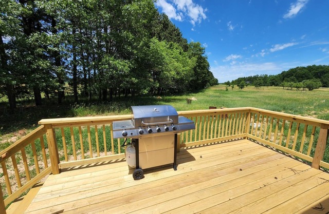New home! Inviting Oxford Escape - 25min from WI Dells