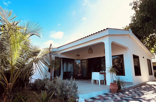New home, Private pool, Tropical garden, BBQ & Air conditioning, Close to beach & town