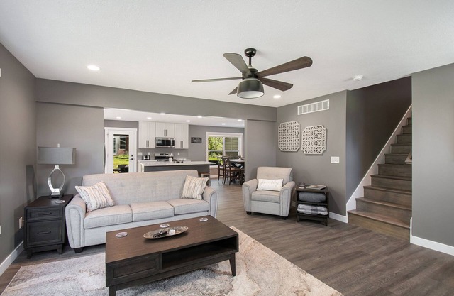 New Home! Quiet location- only 3 minutes to Notre Dame- Sleeps 12