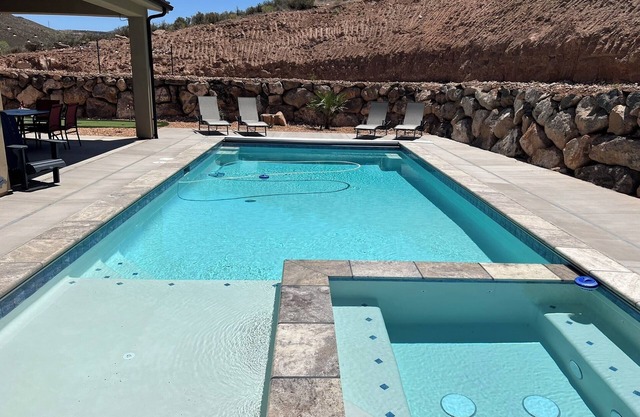 Brand new home!! Zion's Edge, Kolob Canyon, Private Pool, Hot Tub, Views!