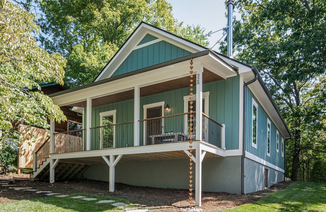 New hot tub! Luxury Black Mountain Bungalow