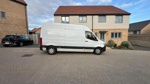 New House! Large Drive, Ideal For Business or Relocation, Weekly and Monthly Stay