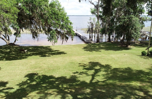 Location de maison neuve! 6 acres sur le lac Santa Fe, 4BR 3BA, 192 pieds de façade sur le lac !!