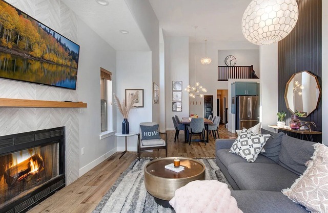 New! Huge Family Retreat near Deer Valley Ski Gondola w/Hot Tub and Lake Views