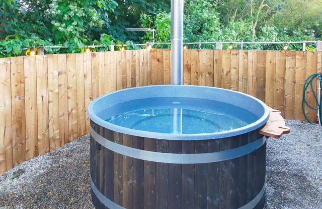 New in 2021. A quirky pod with one double and shower room.