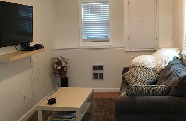 New In-Law Apartment/Private Entry