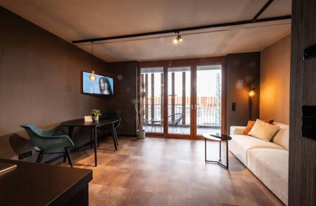 NEW Industrial-style Apartment
