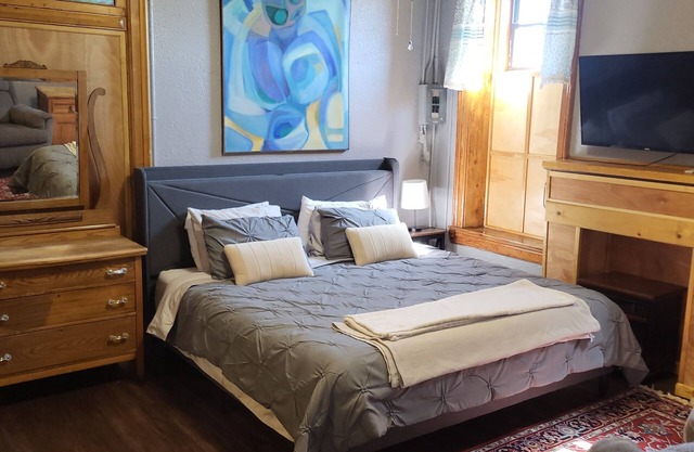 Stained Glass Grande Avenue Apartment