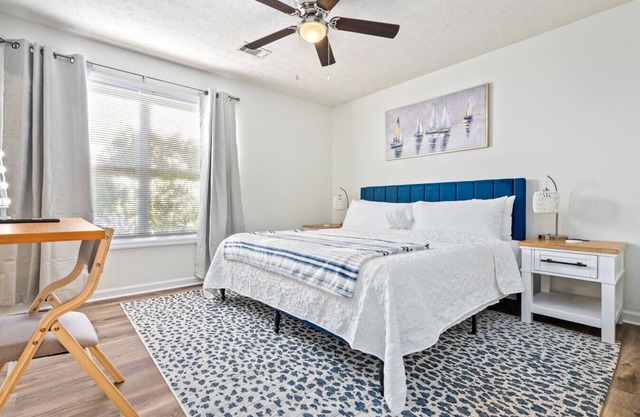 New King Bedroom inside a 4 BR Condo/New AU Oasis 2 Mins to Downtown & Stadium