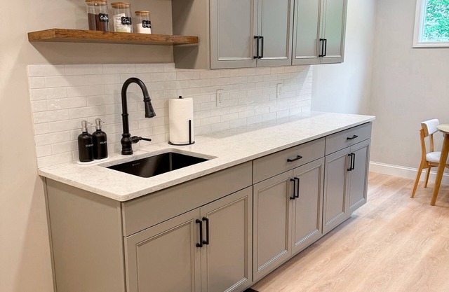 Private, Clean, Convenient 1-bedroom house in Buford. King Bed, Modern Decor