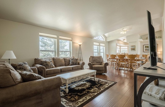 NEW! Koko: Mountain Views, BBQ & Patio!