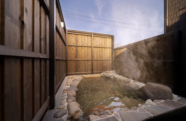 New Kumo2 parking lots Outdoor Hot spring / Yufu Ōita