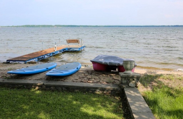 NEW! Lake Melissa 5 Bedroom Charming Cabin