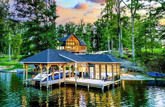NEW Lakefront Lake Anna, Pool, Boat Dock, Deck View