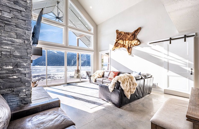 New Lakefront Modern Chalet With Panoramic Views
