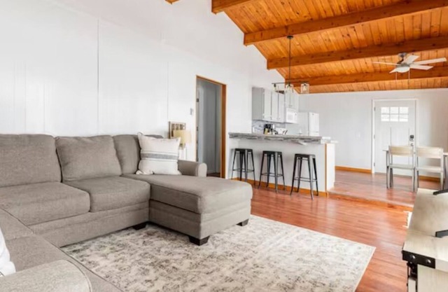 New! Lakeshore Retreat on Diamond Lake