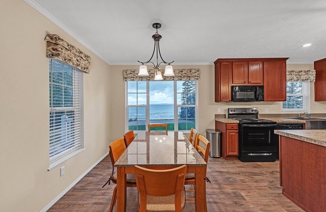 NEW! Lakeside Retreat w/ Beach Access & Kayaks