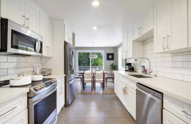 NEW! Large Modern Seattle Home, Perfect for Groups