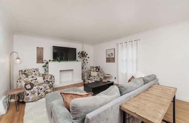 NEW- Large Solar Powered Home, 5 Bed 2 Bath