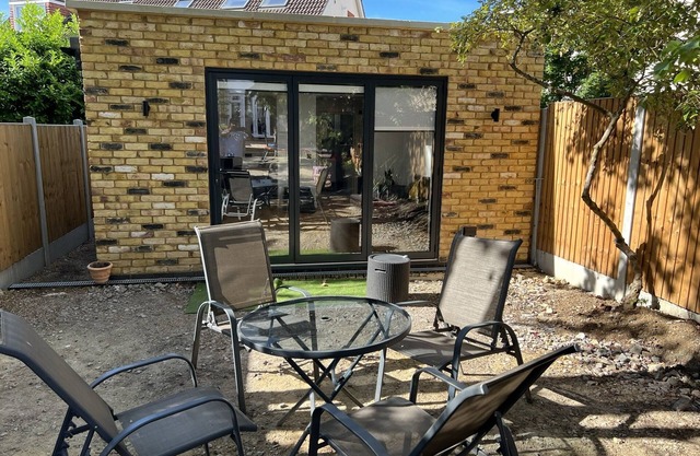 New Large Studio / Annex with private parking