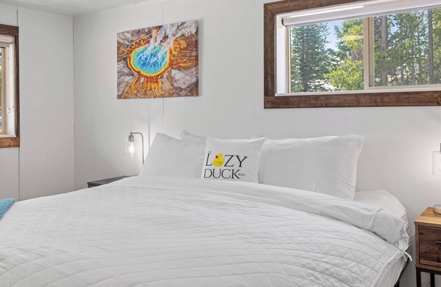 New Lazy Duck Inn #15 King/ Kitchenette
