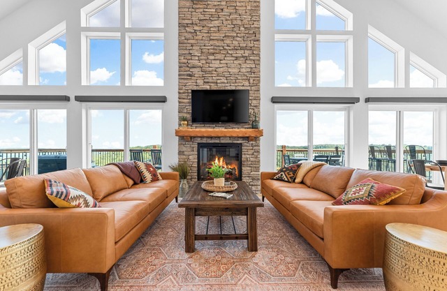 New! LAZY RIVER & Pools, Lake View, Game Room, Theater Room, Hot Tub, Fire Pit