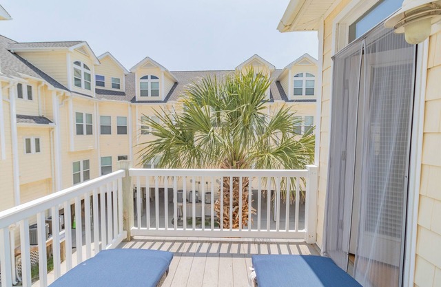 New Listing | 0.1 Miles to Beach| Pool Access