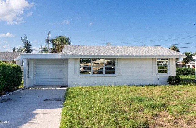 New Listing. 2 bedroom 1 bath home walk to beach and river. Ormond By The Sea