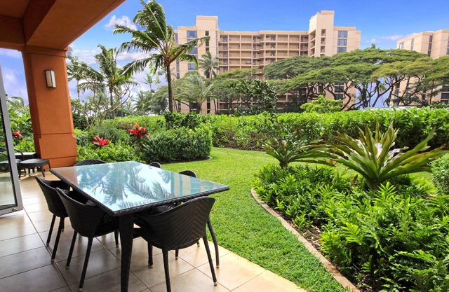 New Listing 20% off! HUGE 2br/2ba quiet private yard 1 minute to pool~Honua Kai