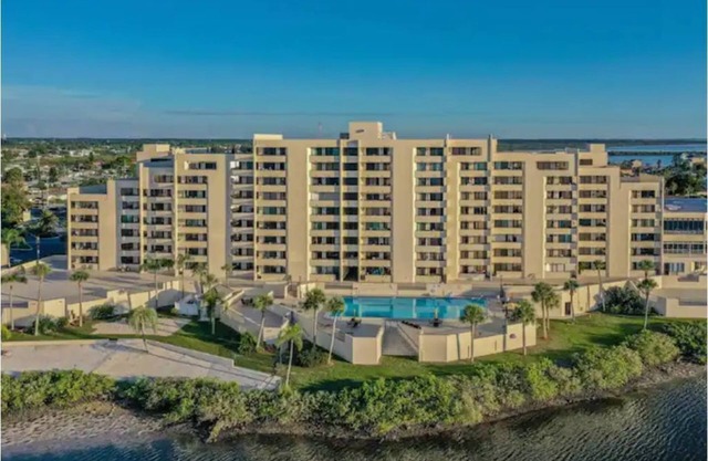 New Listing! Beautiful Condo surrounding the Gulf!
