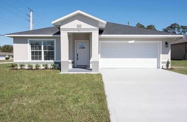 **New Listing!** Between Beach & Theme Parks!