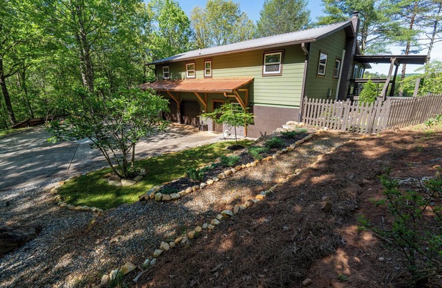 New Listing!! Boho Mountain Getaway - River Views/ Hot Tub