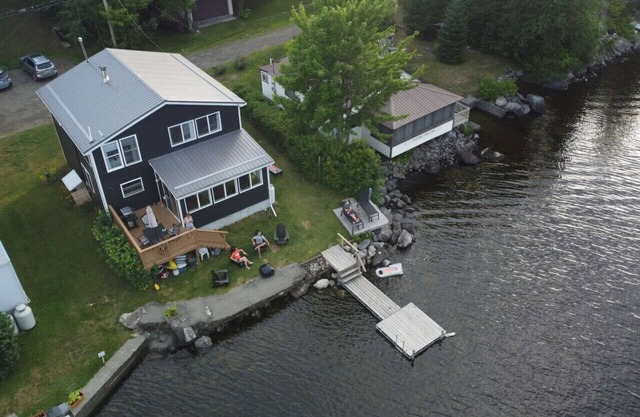 *New Listing* Charming, Year Round Lake Front Camp