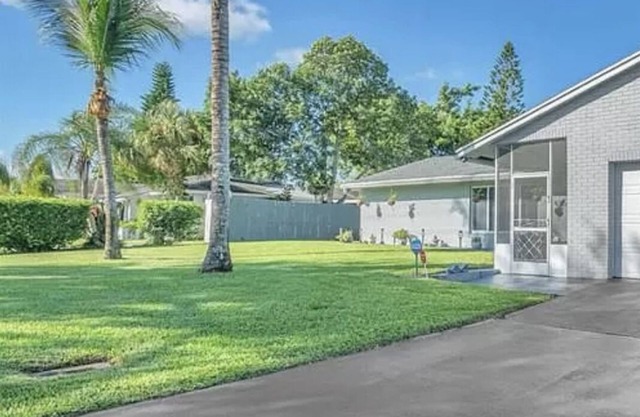 NEW LISTING!!Cozy 4-bedroom house in enchanting Royal Palm Beach with AC, WiFi