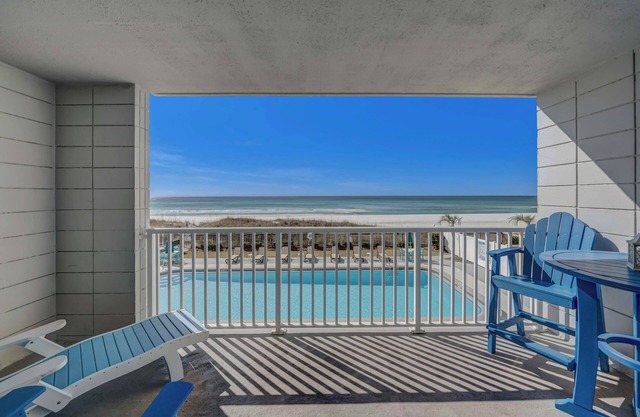 NEW Listing, FREE Golf & Tix! Mariner West 203, Heated Pool, Tennis & Grills!