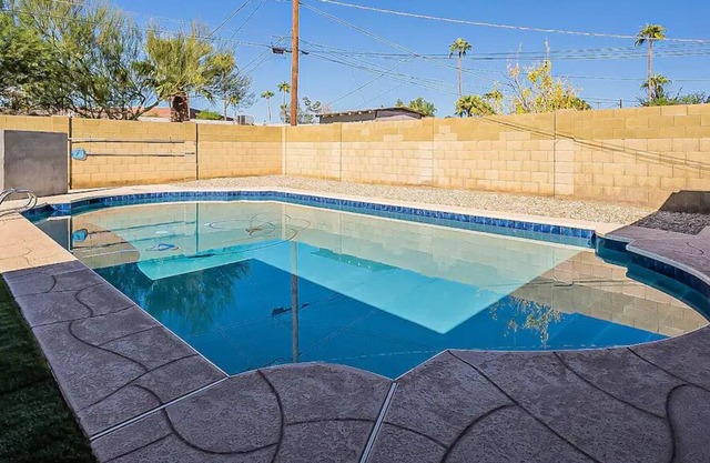 NEW Fiesta Cottage - Pool/Foosball/BBQ/Gas fire pit/Max 6 Adults+5 Kids
