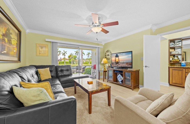 New Listing! Ground Floor Vista Verde East Pond